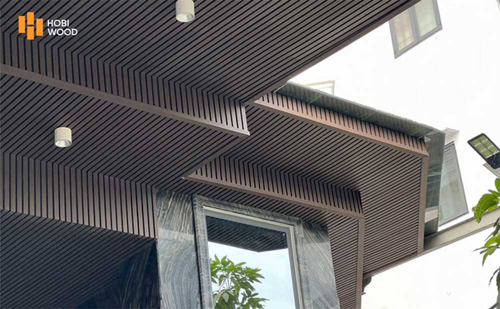 thi công trần gỗ nhựa ngoài trời